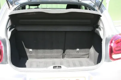 Car image 40
