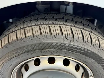 Car image 36
