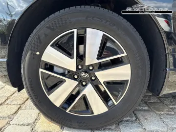 Car image 28