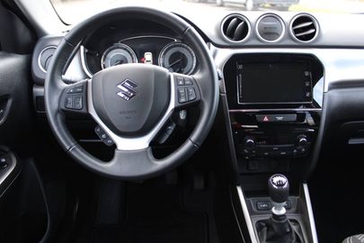 Car image 9