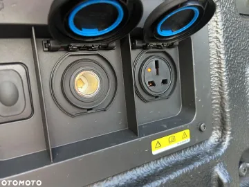 Car image 32