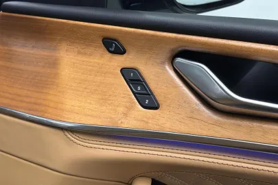 Car image 32
