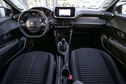 Car image 10