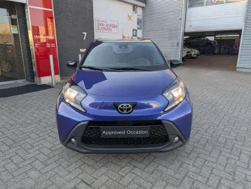 Car image 2