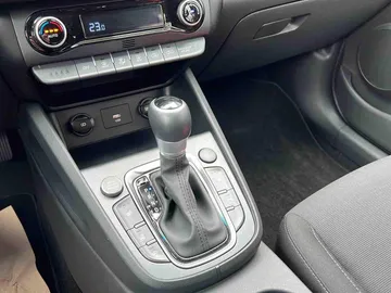 Car image 30