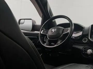 Car image 38