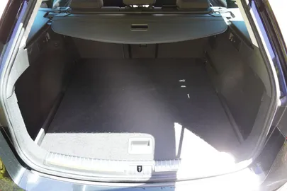 Car image 32