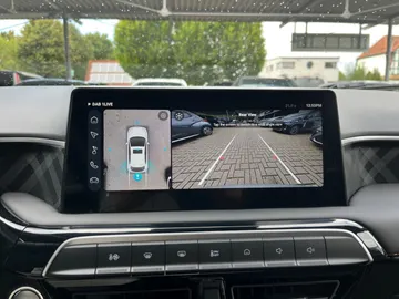 Car image 27