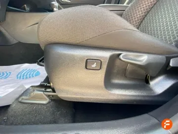 Car image 32