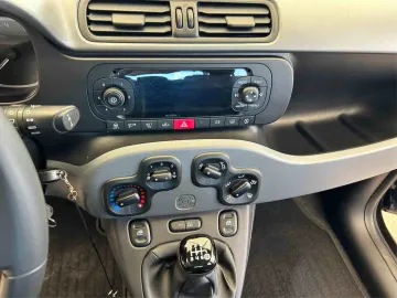 Car image 12