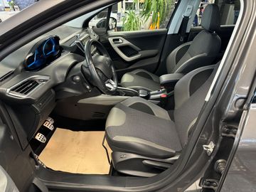 Car image 14