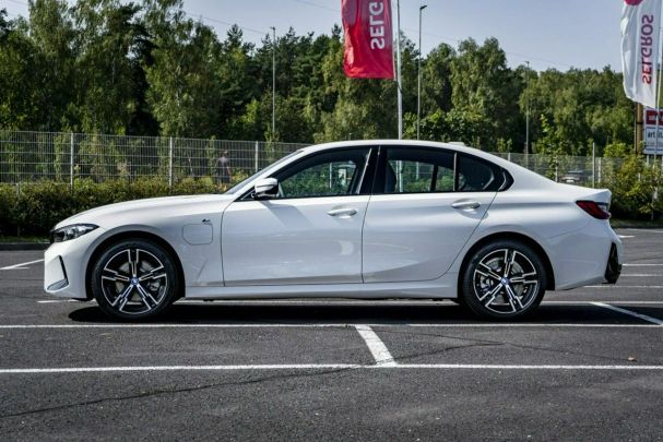 BMW 330i xDrive 215 kW image number 5