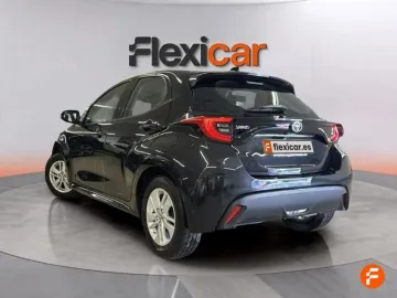 Car image 4