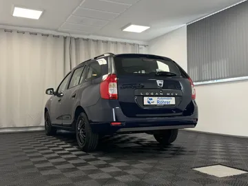 Car image 27