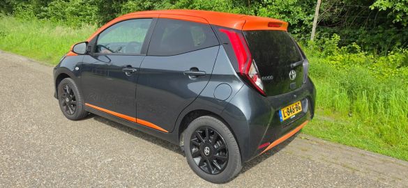 Car image 4