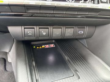 Car image 26