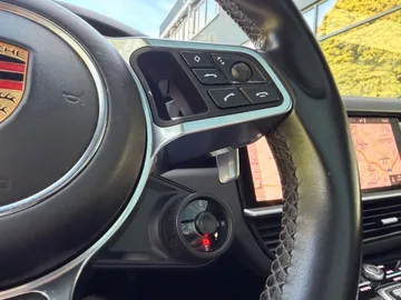 Car image 34