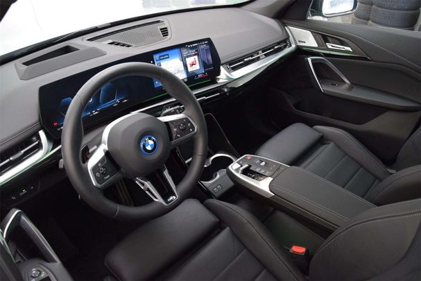 BMW iX1 xDrive30 230 kW image number 11