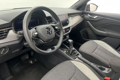 Car image 11