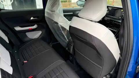 Car image 29