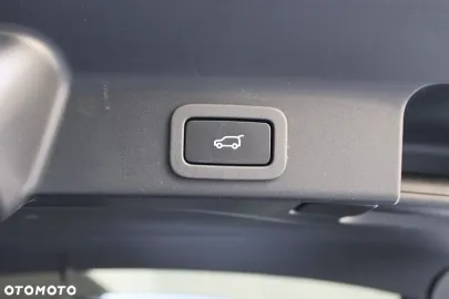 Car image 40