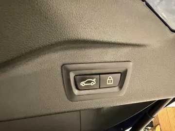 Car image 44