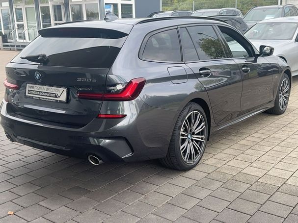 BMW 330 e Touring M Sport xDrive 215 kW image number 3