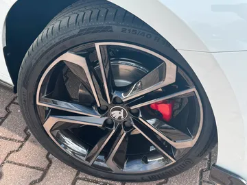 Car image 28
