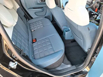 Car image 28