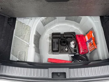 Car image 28