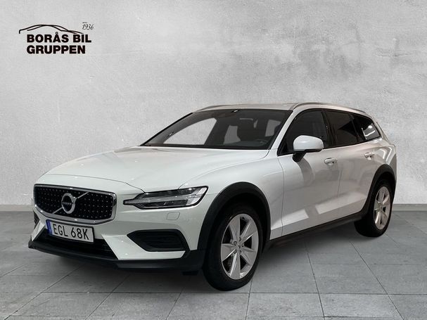 Volvo V60 Cross Country B4 AWD 147 kW image number 1