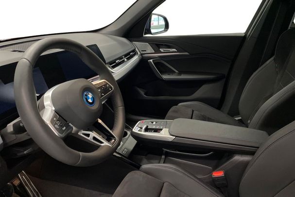 BMW iX1 xDrive30 M Sport 230 kW image number 12