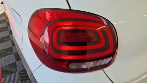Car image 29