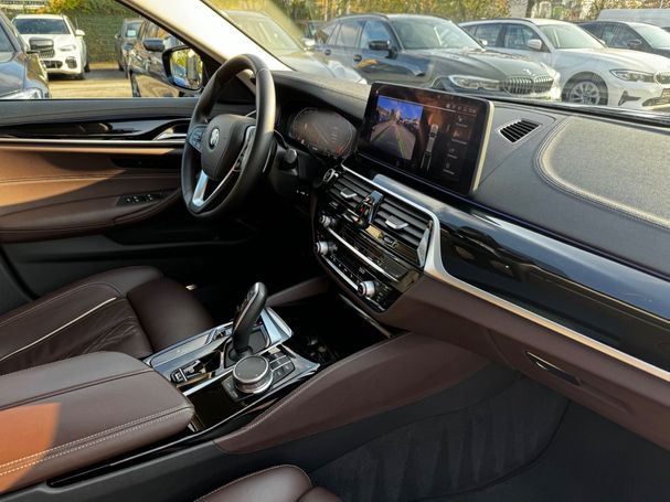 BMW 530d Touring Luxury Line xDrive 210 kW image number 20