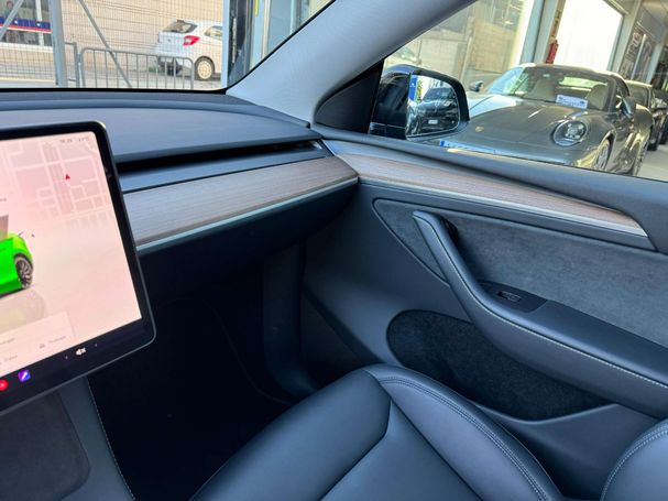 Tesla Model Y Performance AWD 353 kW image number 32