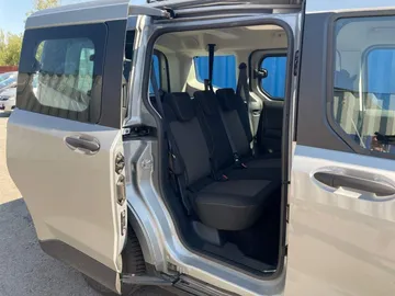 Car image 22