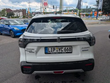 Car image 4