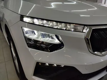 Car image 21