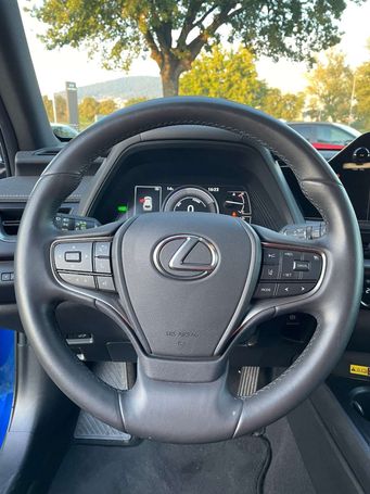 Lexus UX 250h 135 kW image number 8