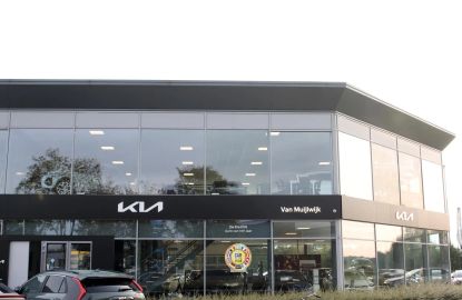 Car image 13