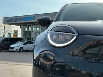 Car image 21