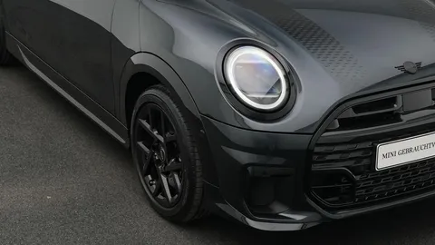 Car image 22