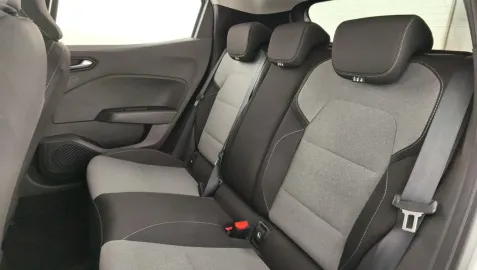 Car image 26