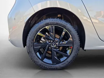 Car image 15