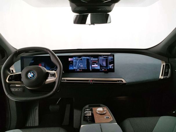 BMW iX xDrive40 240 kW image number 7