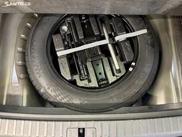 Car image 29