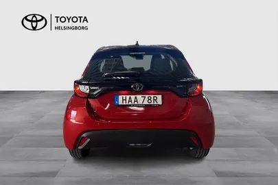Car image 4
