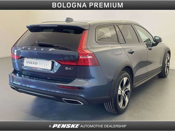 Volvo V60 Cross Country B4 Pro AWD Geartronic 145 kW image number 2