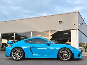 Car image 4