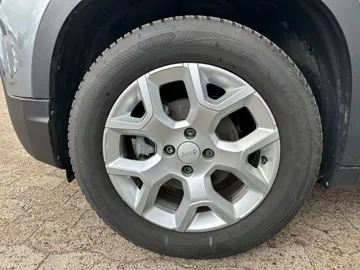 Car image 27